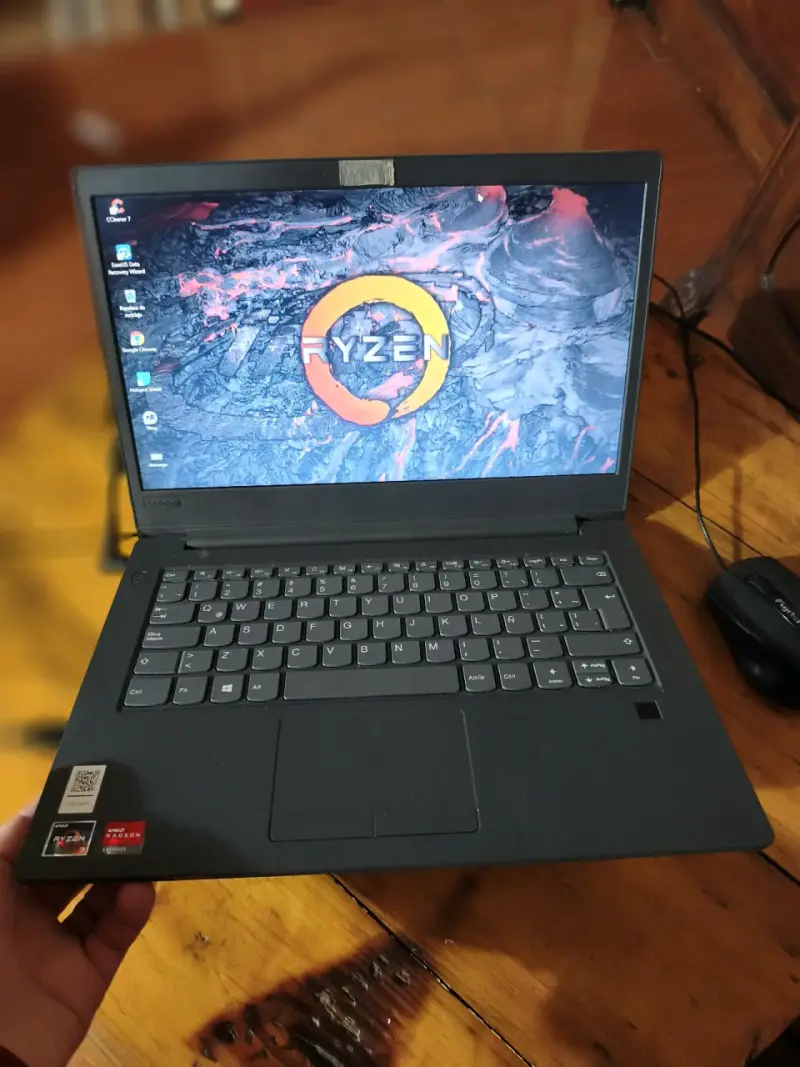 Laptop Ryzen con pantalla 15 pulgadas