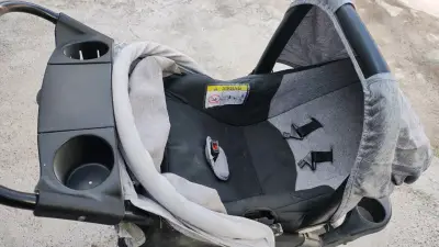 Silla de auto para bebé gris - miniatura 1