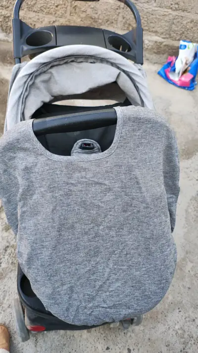Silla de auto para bebé gris - miniatura 2