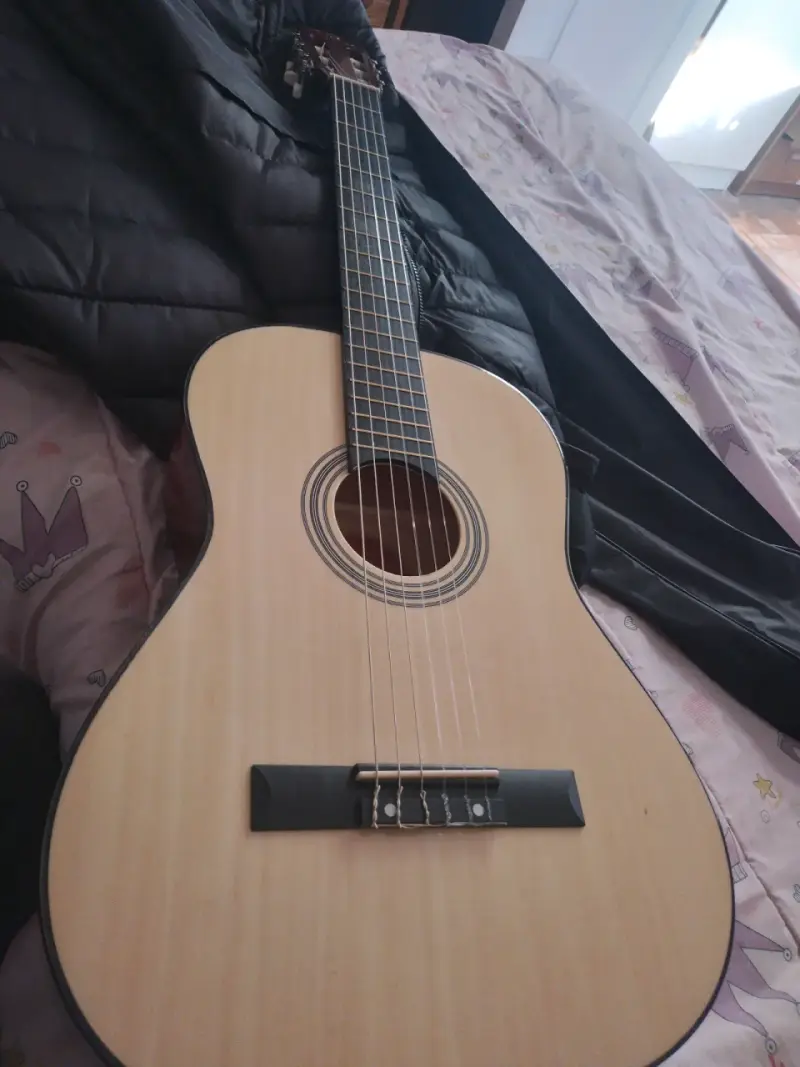Guitarra acústica clásica madera