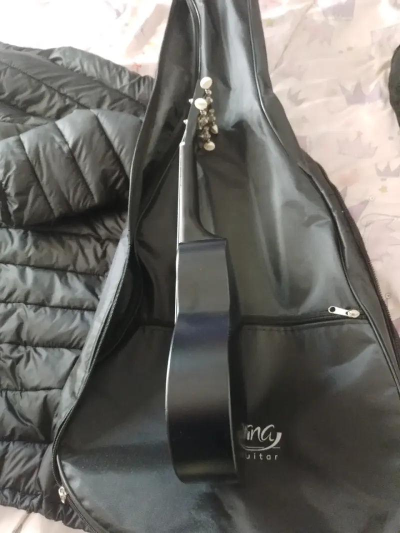 Ukulele negro con funda - 3