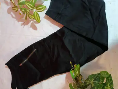 Pantalones negros con elástico en la cintura - miniatura 1