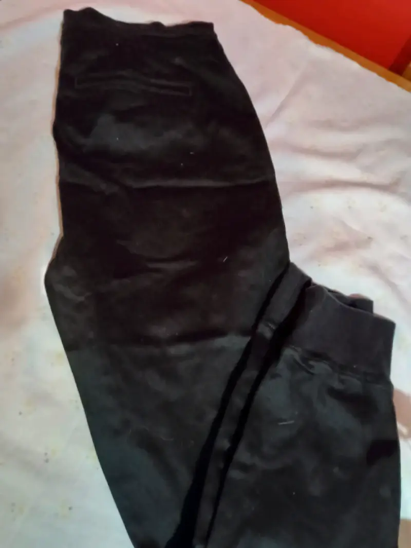 Pantalones negros con elástico en la cintura - 2