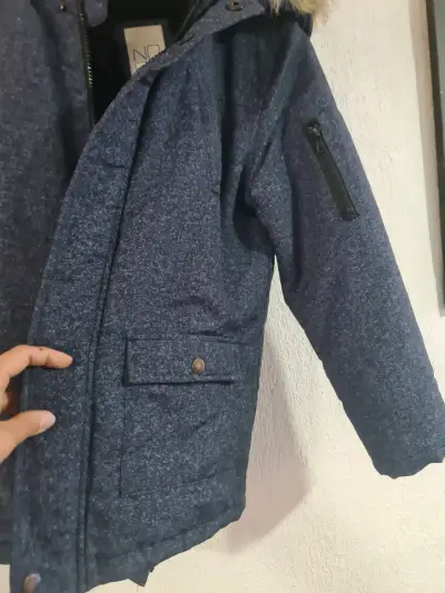 Parka azul con capucha de peluche - miniatura 3