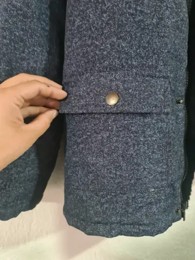 Parka azul con capucha de peluche - miniatura 4