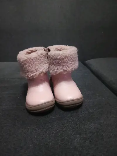 Botitas rosadas con piel - miniatura 3