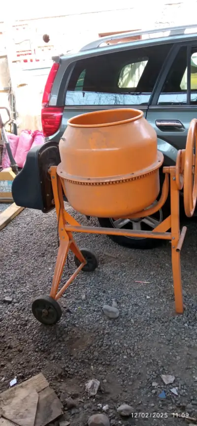 Mezcladora de cemento naranja - miniatura 1