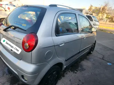 Auto Chevrolet usado en buen estado - miniatura 2