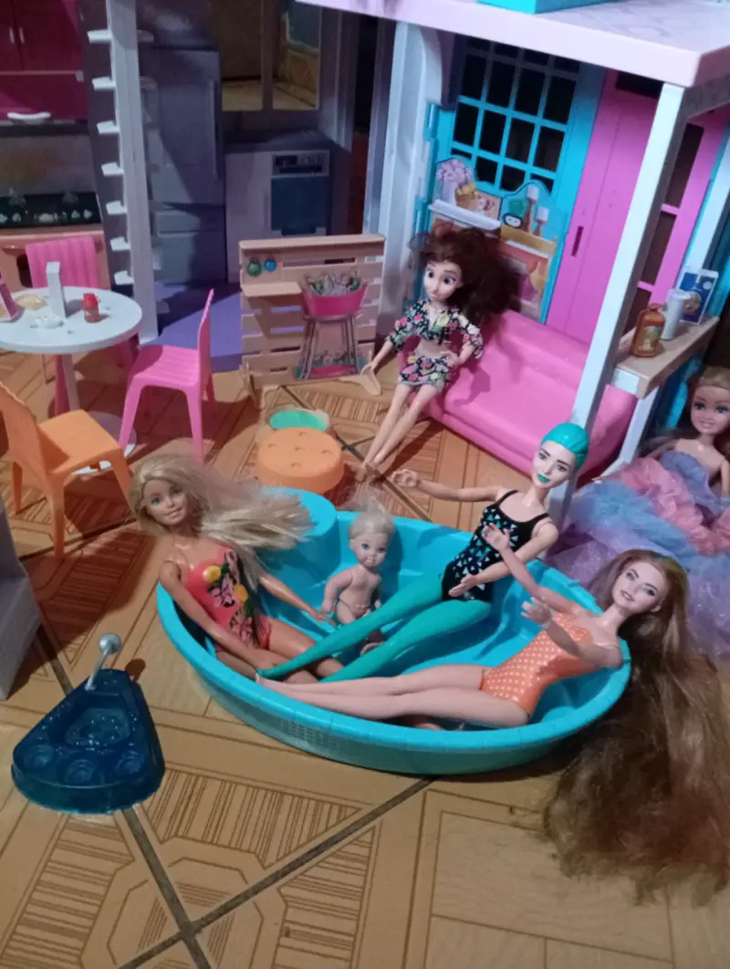 Casa de muñecas con accesorios - 3