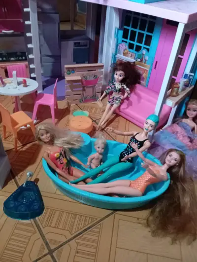 Casa de muñecas con accesorios - miniatura 3