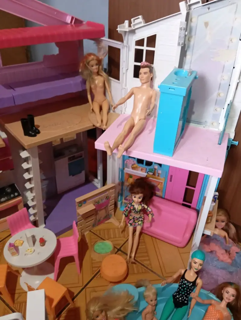 Casa de muñecas con accesorios - 4
