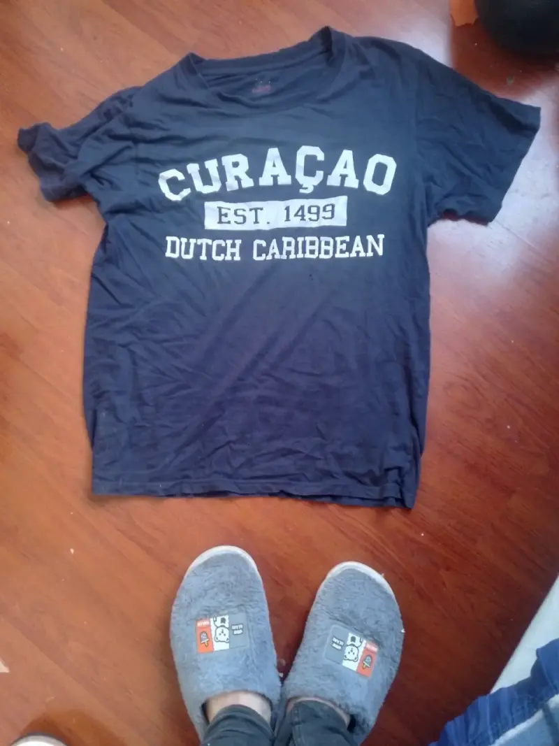 Polera negra Curaçao