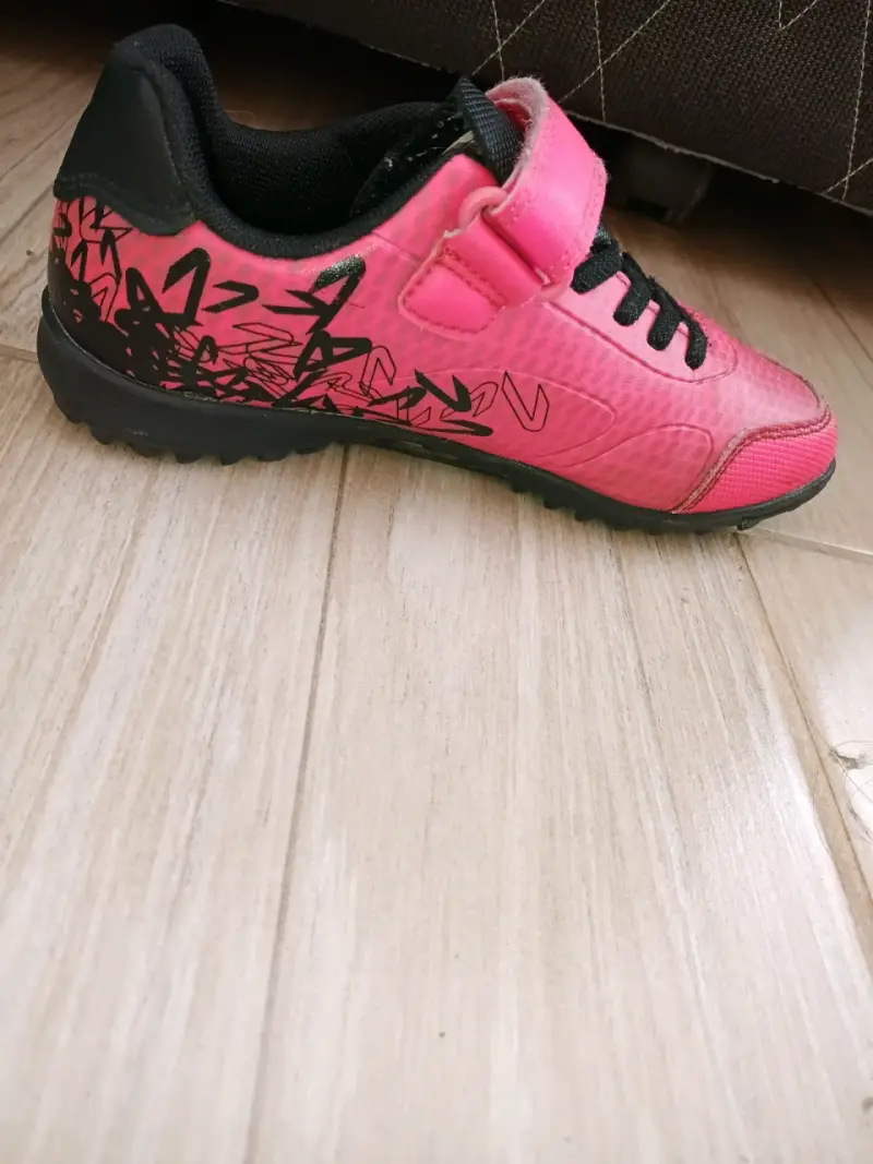Zapatillas de fútbol niña talla 32 marca Colloky - 2