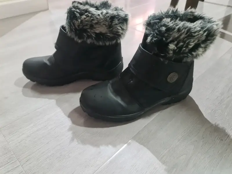 Botas negras con forro peludo - 1
