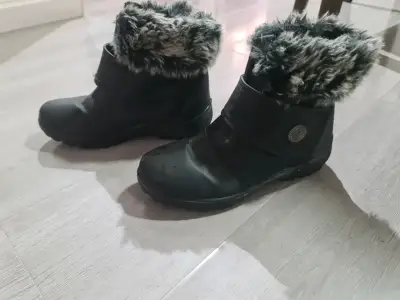 Botas negras con forro peludo - miniatura 1
