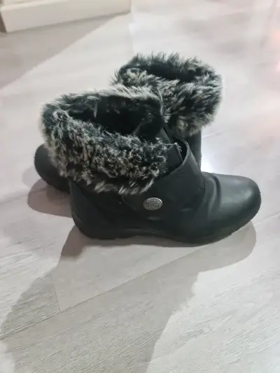 Botas negras con forro peludo - miniatura 2
