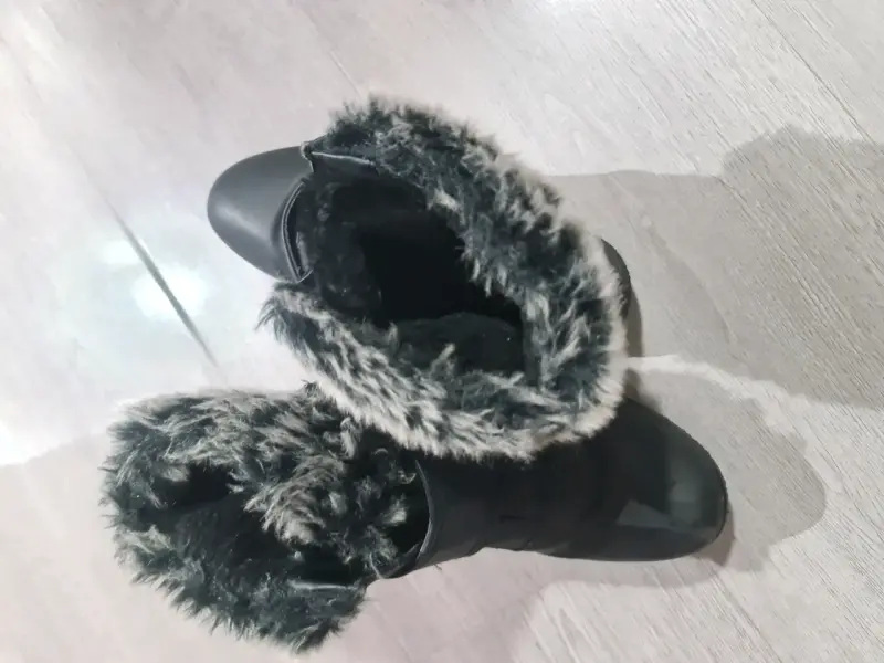 Botas negras con forro peludo - 3
