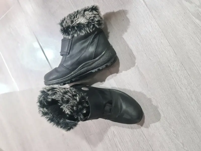 Botas negras con forro peludo - 4