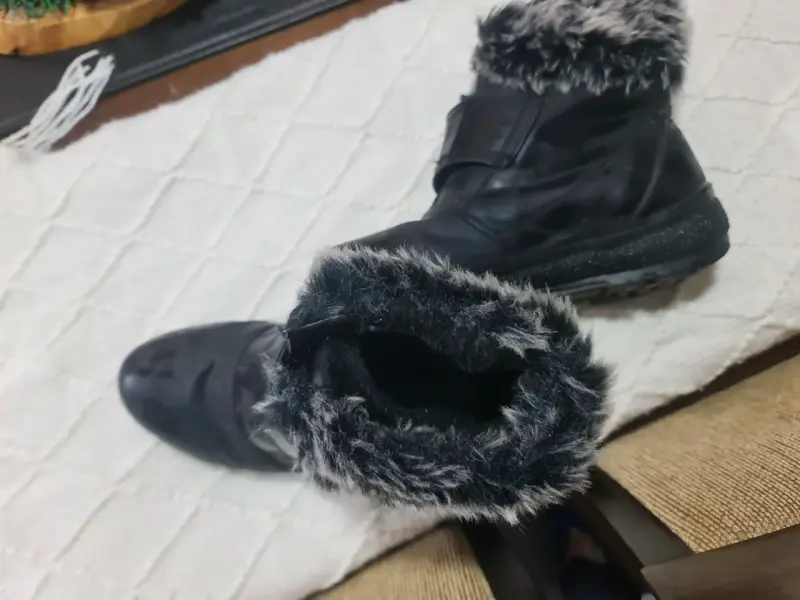 Botas negras con forro peludo - 5