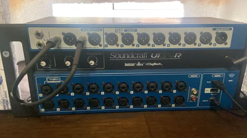 Consola mezcladora Soundcraft Ui24R - 4