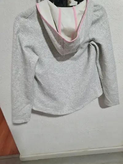 Polerón gris con cierre rosado - miniatura 3