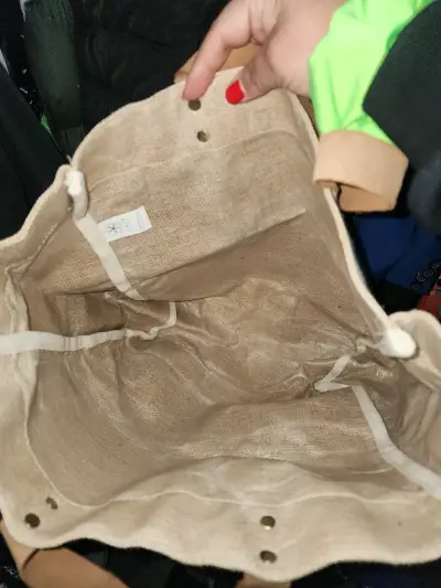 Bolso grande de yute con colgante - miniatura 2