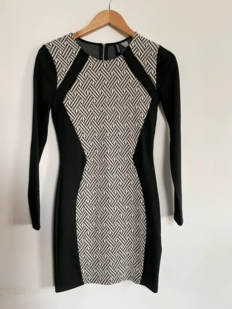 Vestido negro y blanco estampado H&M 38 - 1