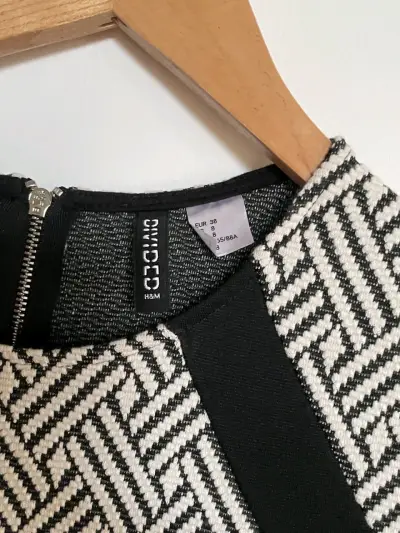 Vestido negro y blanco estampado H&M 38 - miniatura 3