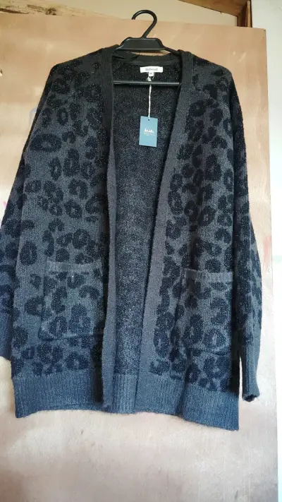 Cardigan negro con estampado animal print - miniatura 1