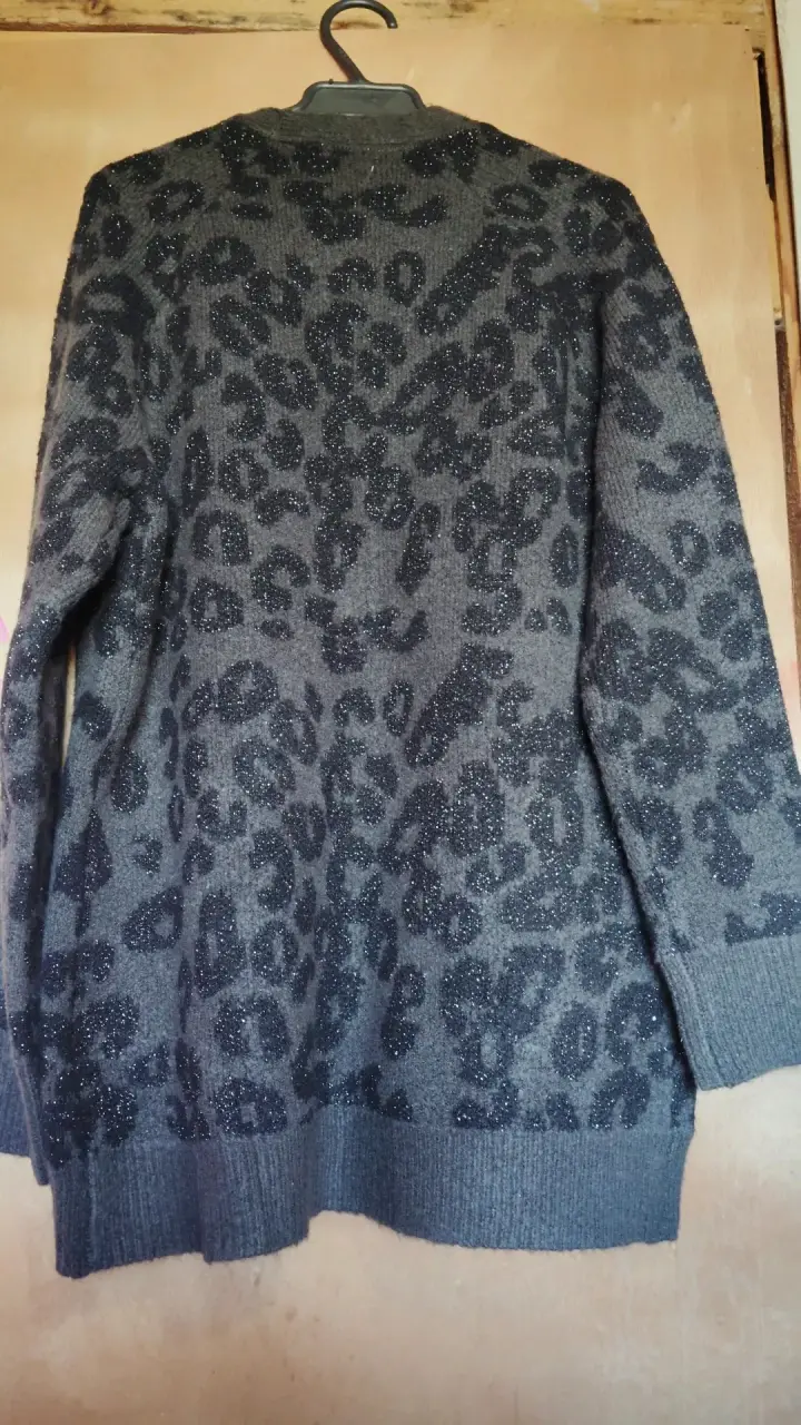 Cardigan negro con estampado animal print - 3