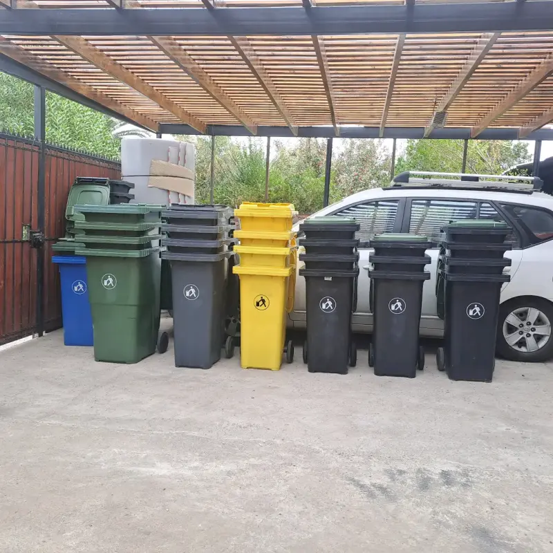 Contenedores de basura variados