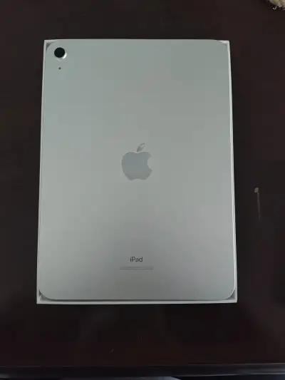 iPad plateado en caja - miniatura 1