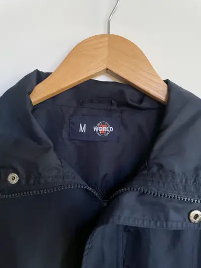 Chaqueta azul impermeable - miniatura 3