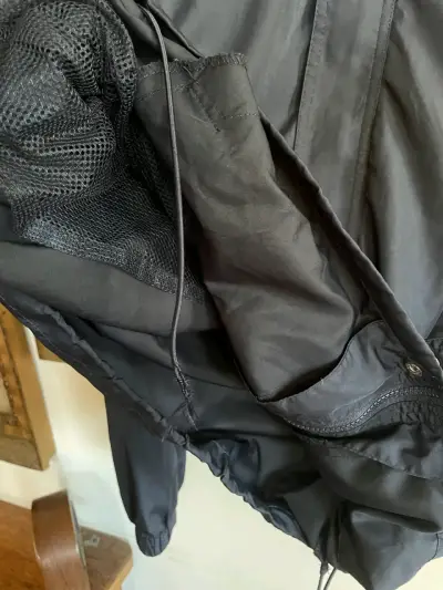 Chaqueta azul impermeable - miniatura 4