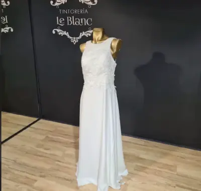 Vestido de novia blanco elegante - miniatura 1