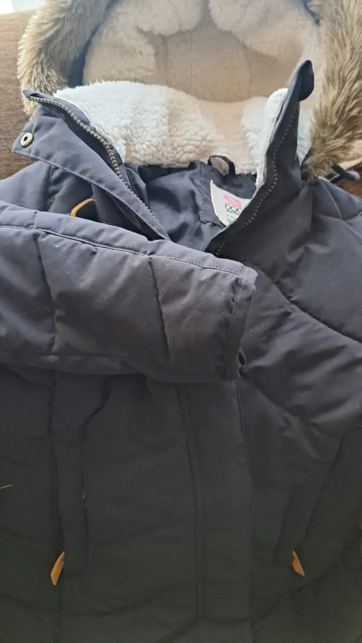 Parka negra con capucha de felpa - 2
