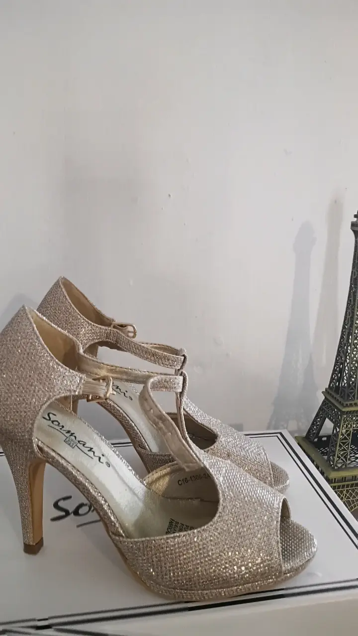 Tacones dorados brillantes - 3