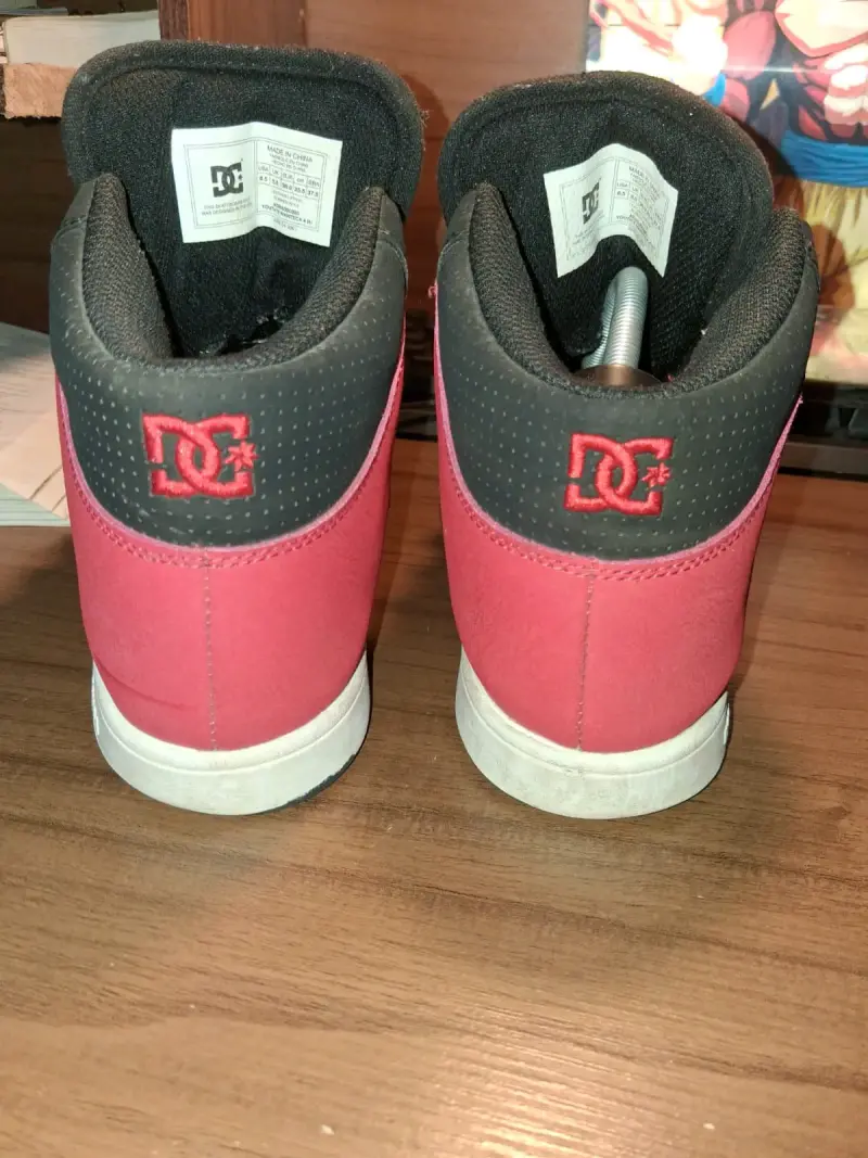 Zapatillas DC rojas y negras - 1