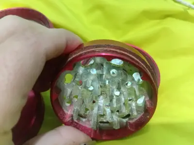 Molino de especias metálico rojo - miniatura 4