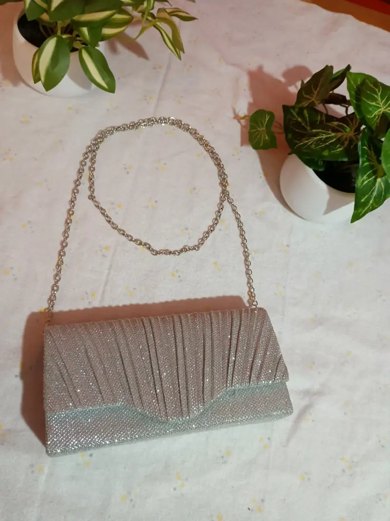Cartera brillante con cadena - 2