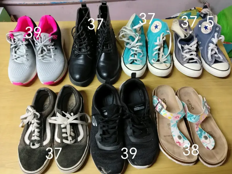 Lote de zapatillas y zapatos varios