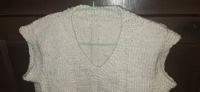 Chaleco tejido a mano con lana reciclada, eciclada - miniatura 3