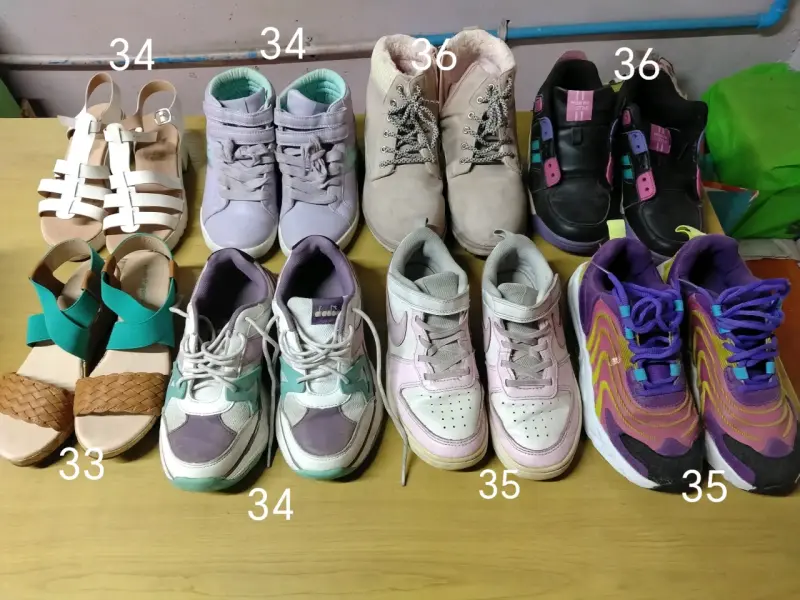Zapatillas deportivas variadas