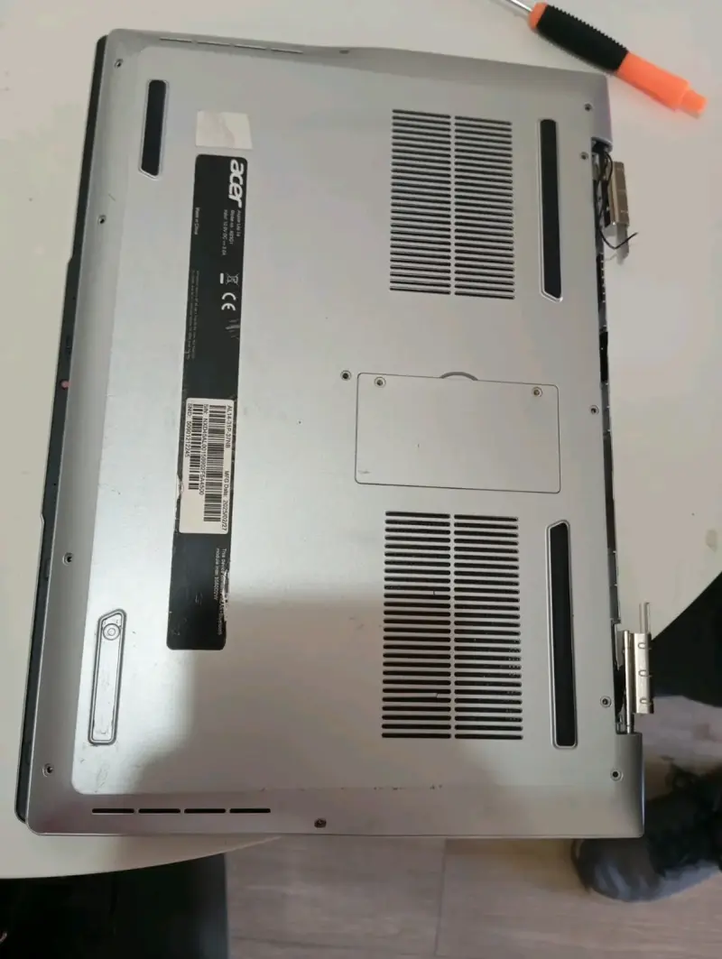 Acer aspire Lite 14 todo bueno menos pantalla - 3