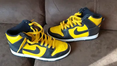 Zapatillas deportivas amarillo y negro - miniatura 1