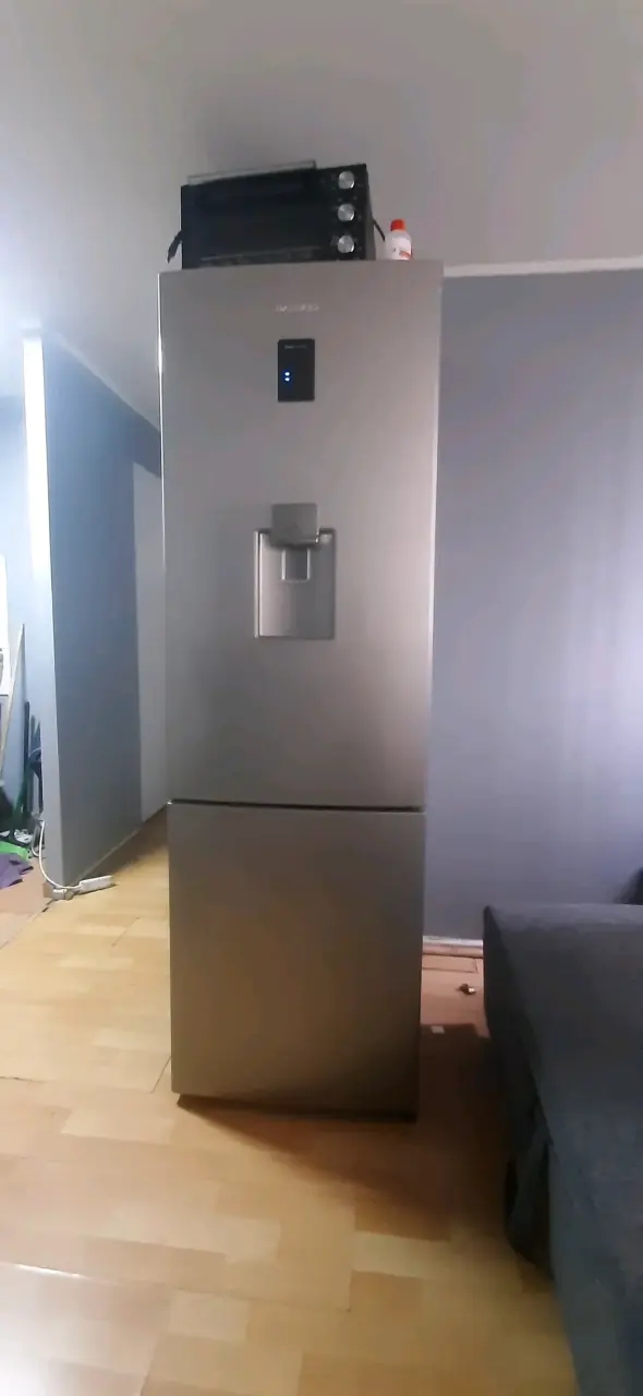 Refrigerador con dispensador de agua - 1