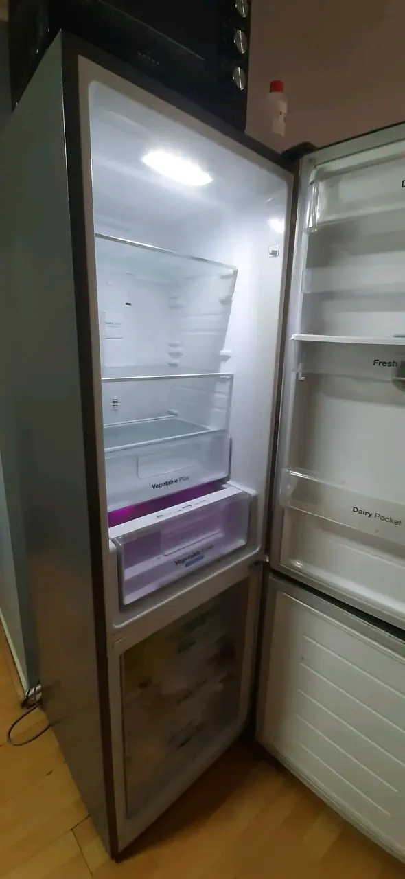 Refrigerador con dispensador de agua - 3