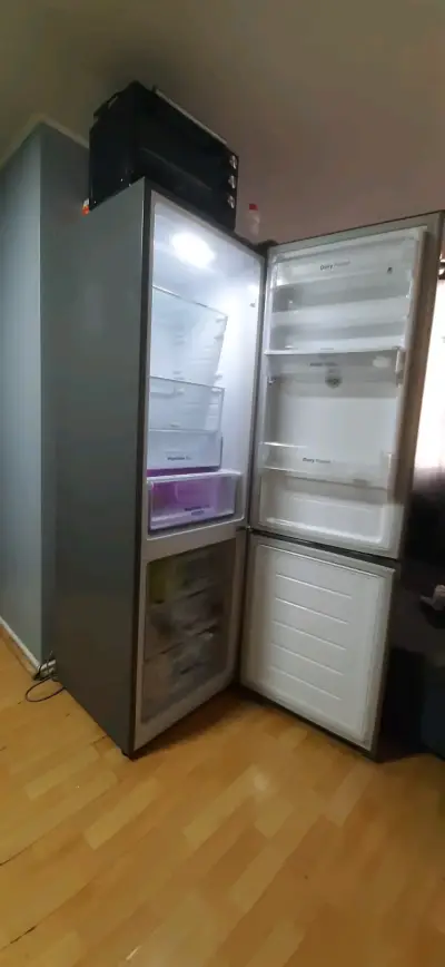 Refrigerador con dispensador de agua - miniatura 5