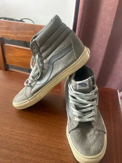 Zapatillas altas grises - miniatura 1