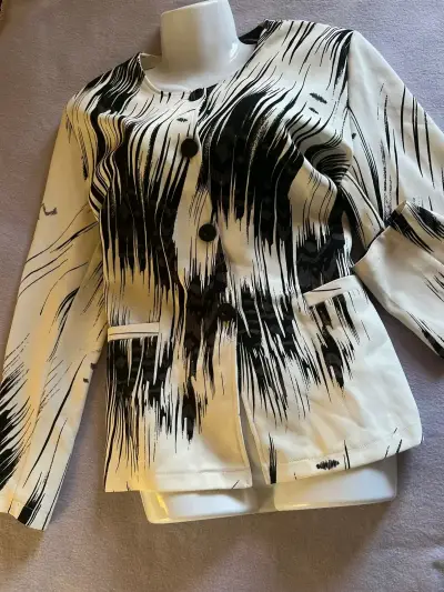 Chaqueta blanca estampada - miniatura 1